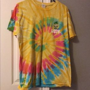 Women’s large Pineapple Willy’s tee